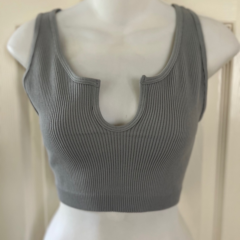 IJOAH Effie Scoop Neck Ribbed Seamless Crop Tank Top